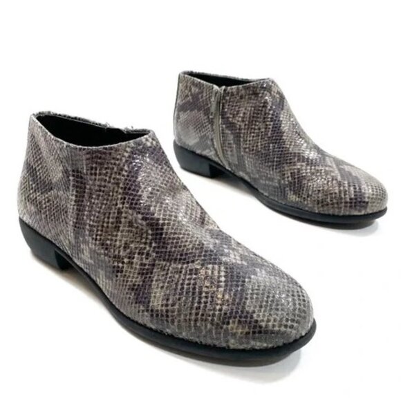 NWT! Aerosoles Sophia Faux Snakeskin Booties Ankle Boots Women's Size 6 - Picture 1 of 13